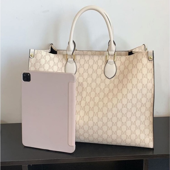 New Inventory 💥Fashion Trend Print Four Seasons Versatile Travel Bag💥 - Picture 3 of 7